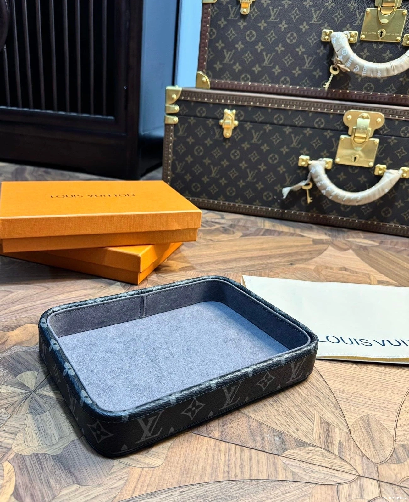 CUSTOM TRAY VALET LV 0804